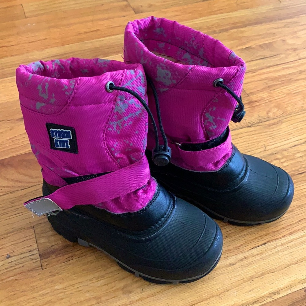 Little Girls Pink and Black Snow Boots, Size 11